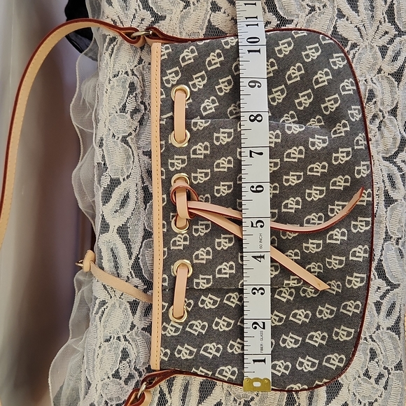 Dooney and Bourke Shoulder Strap purse - Picture 7 of 10